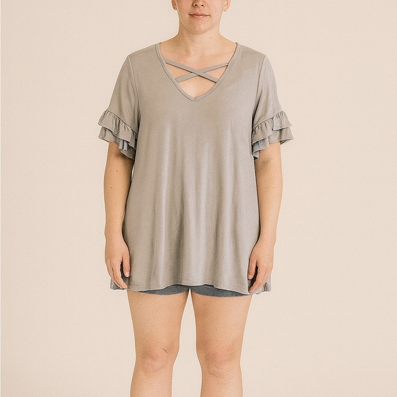 Francesca's Ruffle Detail Top Size Medium. - Picture 1 of 8